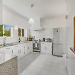 Villa Alfarrobeira By *