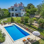 Alfarrobeira By וילה