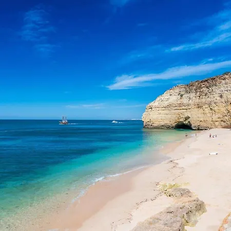 Alfarrobeira By