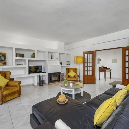Alfarrobeira By