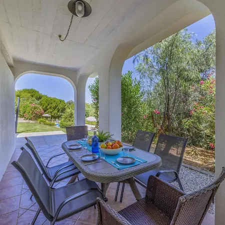 Villa Alfarrobeira By