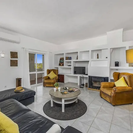 Villa Alfarrobeira By *